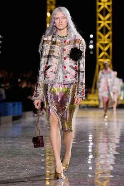 Look 74